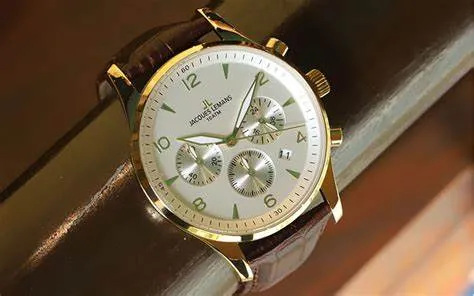 Đồng hồ Máy pin (Quartz): Chuẩn xác, Tiện lợi và Đa dạng Phong cách cho Mọi người!